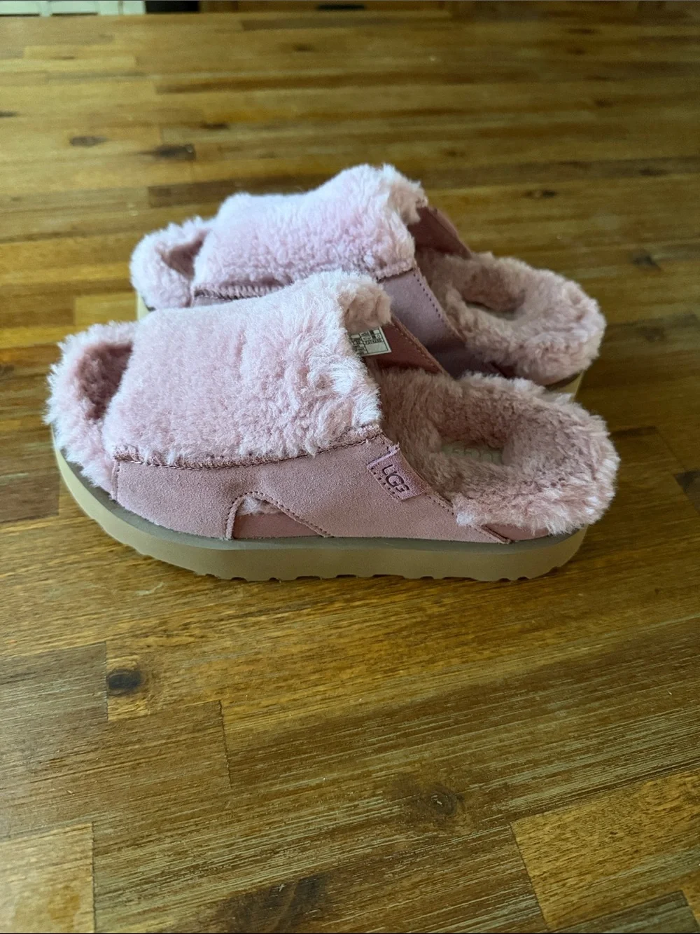 UGG Kids Cozy Shearling Open-Toe Slippers - Pink